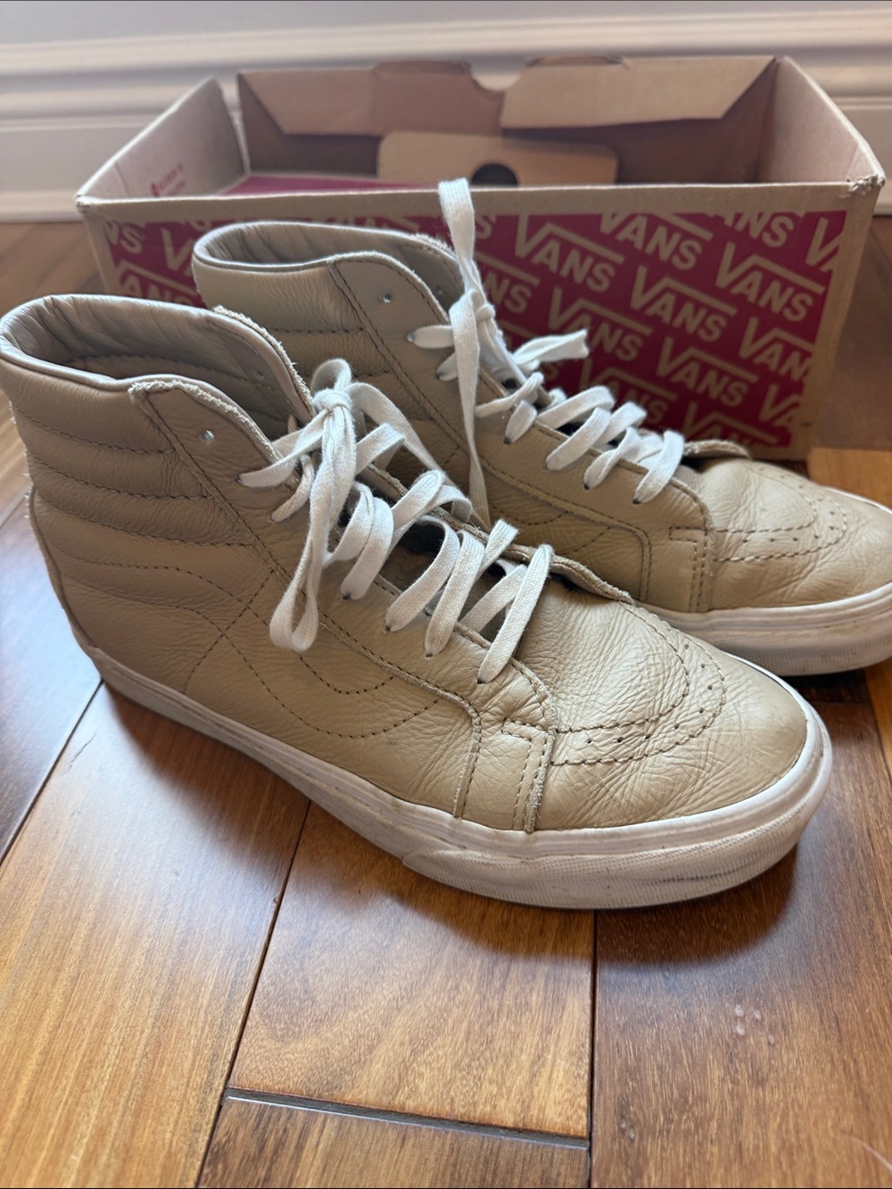 Vans SK8 Hi Reissue 
leather Sesame and white
